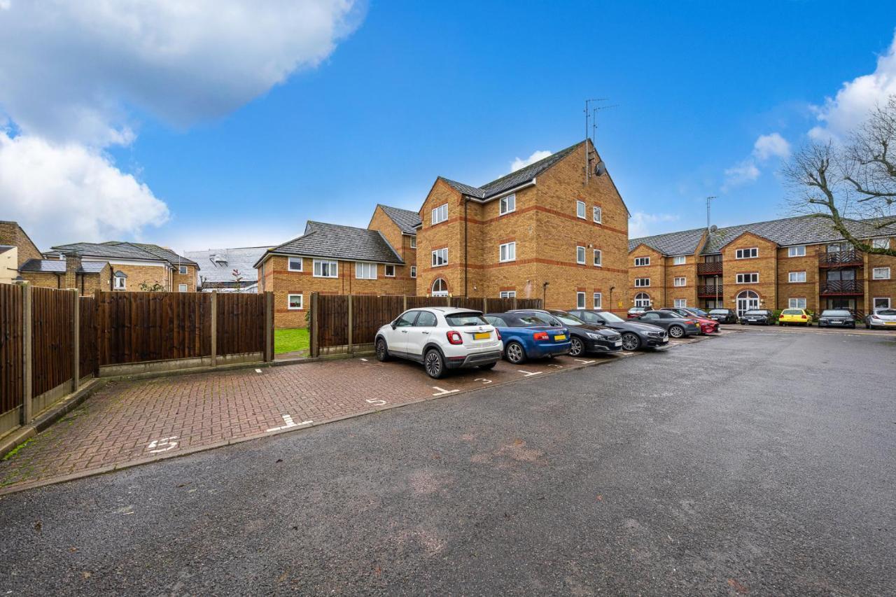 Luxury 2 Bed Apartment Stansted Airport Bishops Stortford Бишопс-Стортфорд Экстерьер фото